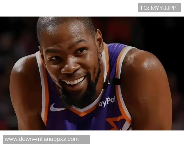 杜兰特幽默回应打球与刷推特的时间安排只需几秒钟轻松搞定